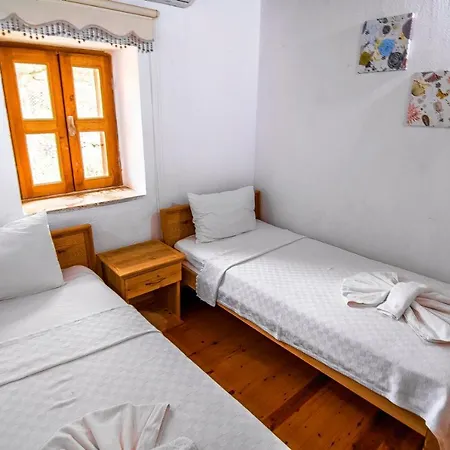 Villa Tek Katli Havuzu Korunakli *