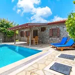 Villa Tek Katli Havuzu Korunakli
