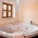 Villa Tek Katli Havuzu Korunakli Kinali (Aegean)